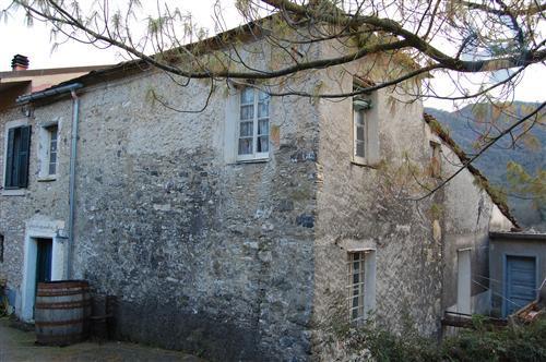 Rustico con giardino a Casanova Lerrone