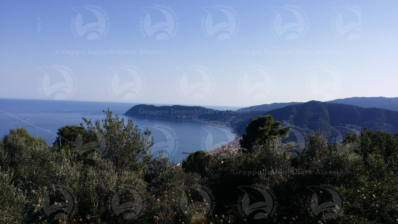 Terreno con giardino a Alassio