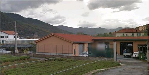 Magazzino con giardino a Albenga