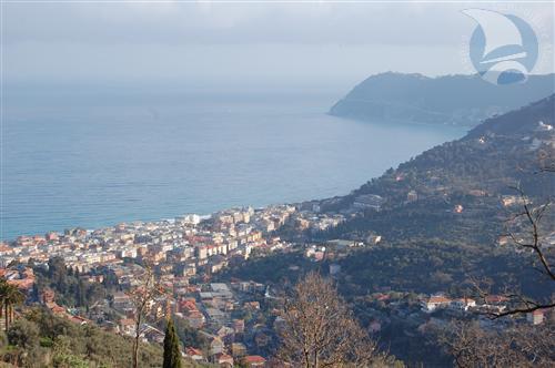 Terreno con giardino a Alassio