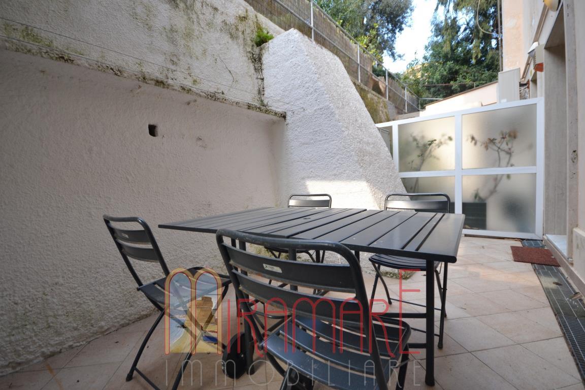 Bilocale con terrazzo in via battaglino, Alassio