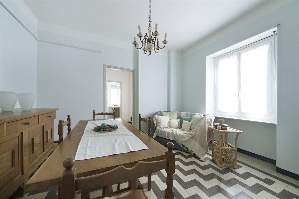 Trilocale con terrazzo a Alassio