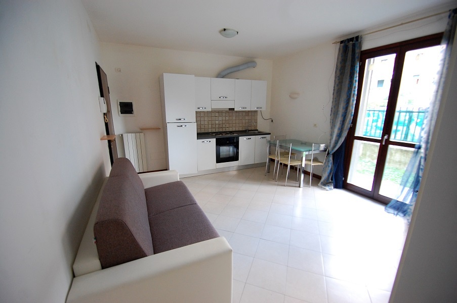 Monolocale arredato in affitto a Torre Boldone