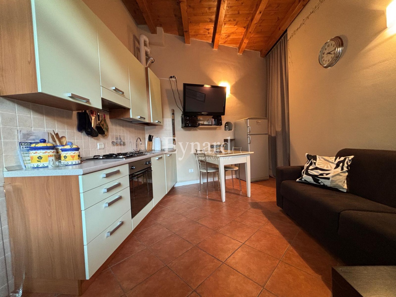 Bilocale con box a Ambivere