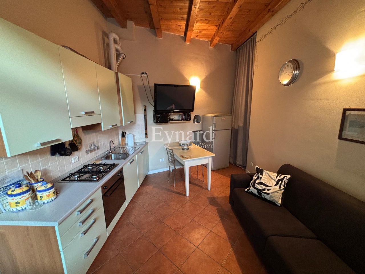 Bilocale con box a Ambivere