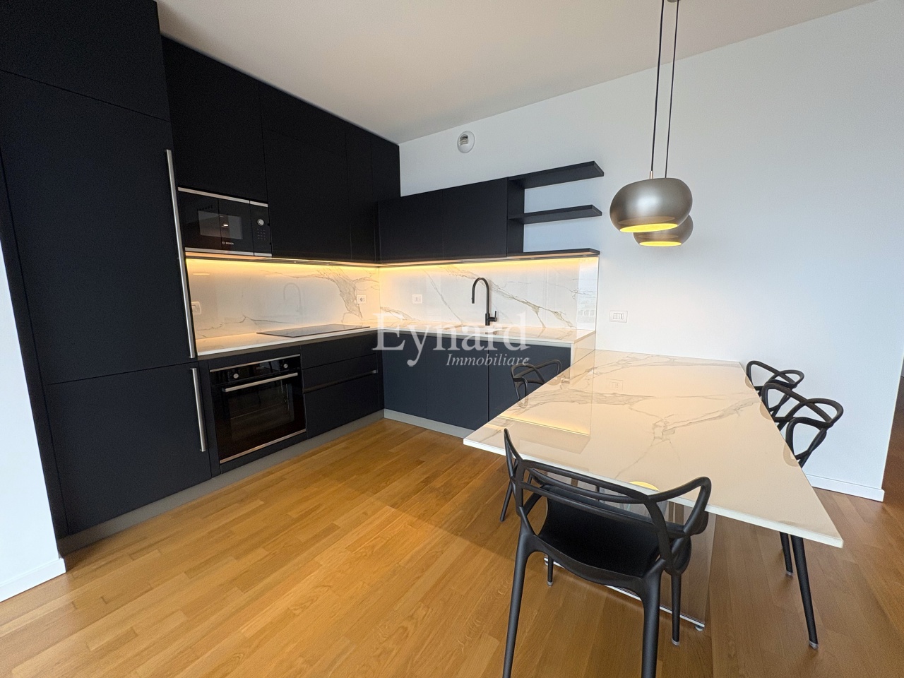 Trilocale con terrazzo a Milano