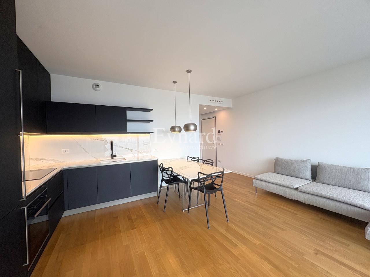 Trilocale con terrazzo a Milano