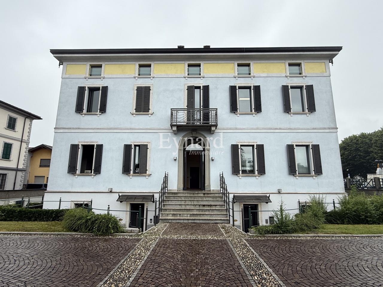 Ufficio con box a Romano di Lombardia