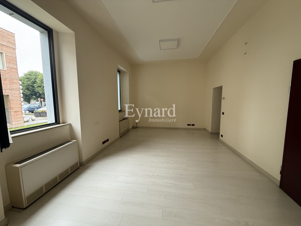 Ufficio con box a Romano di Lombardia