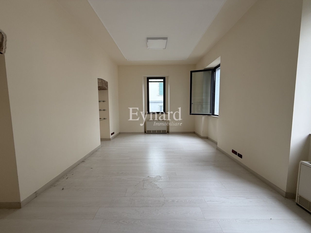 Ufficio con box a Romano di Lombardia