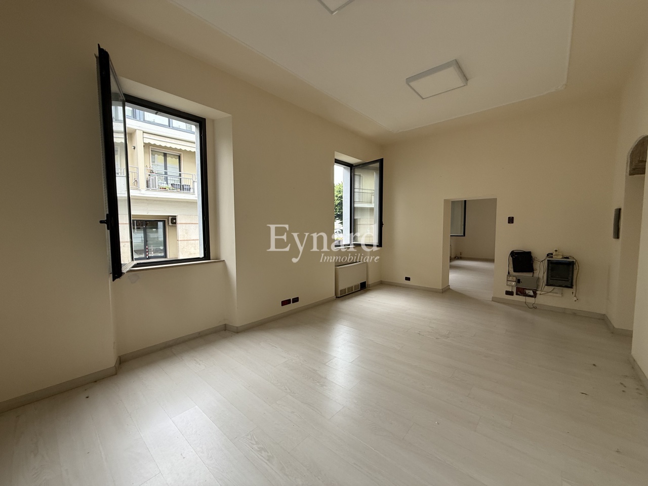 Ufficio con box a Romano di Lombardia