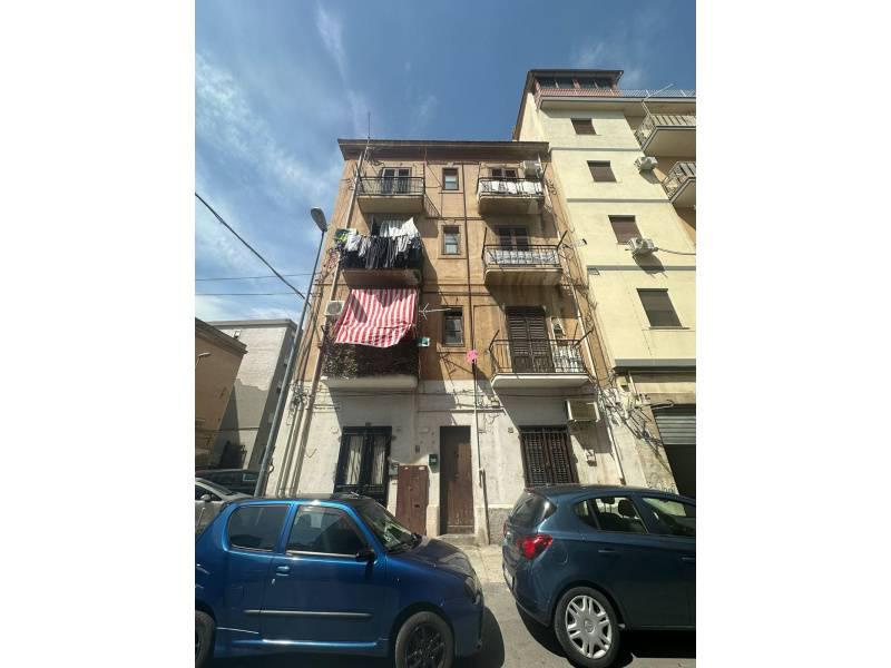 Trilocale da ristrutturare a Palermo