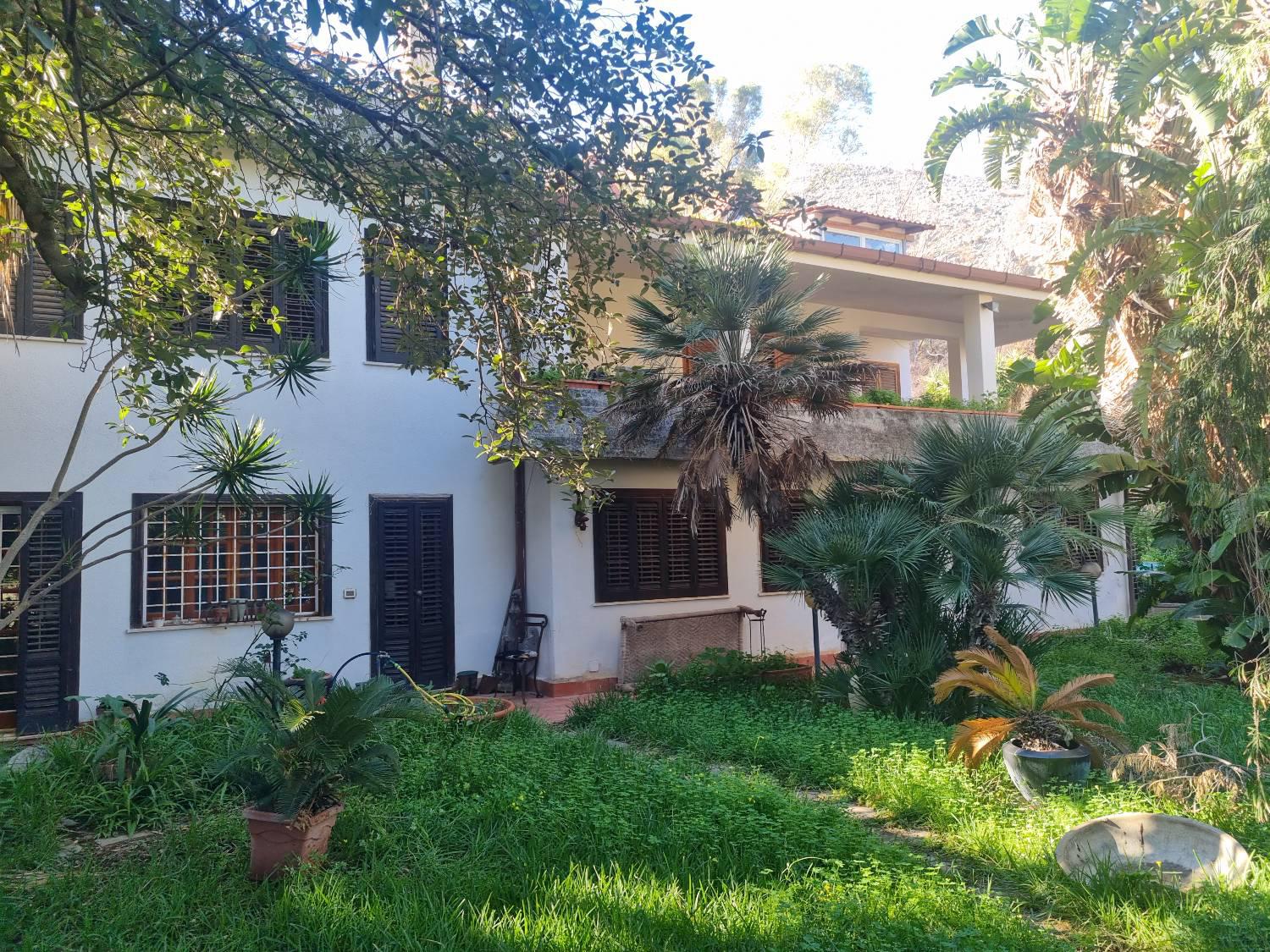 Villa con giardino a Palermo