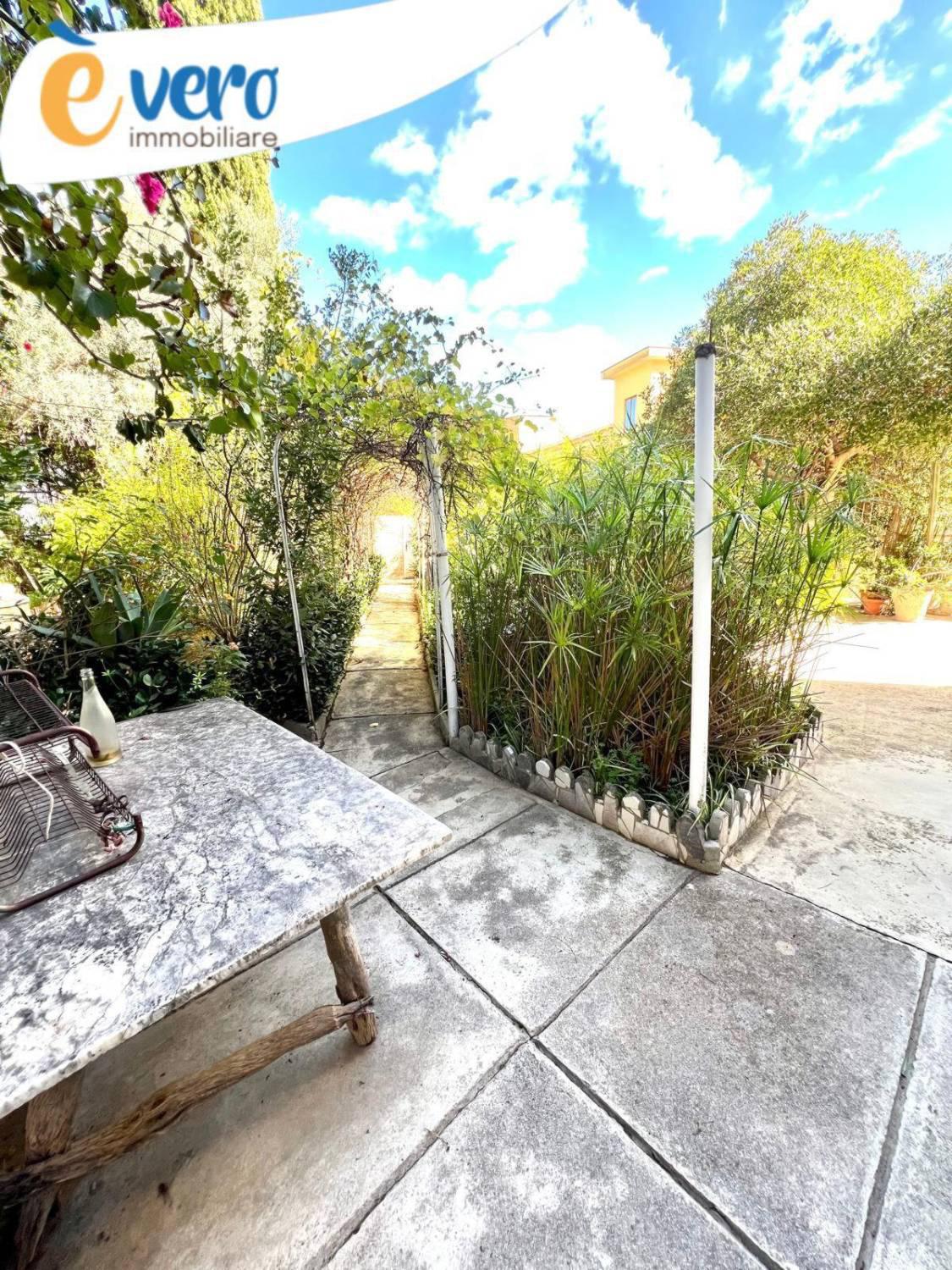 Villa con giardino a Palermo