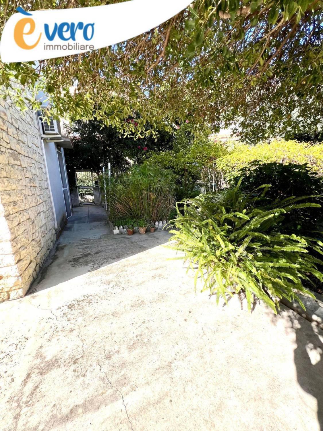 Villa con giardino a Palermo