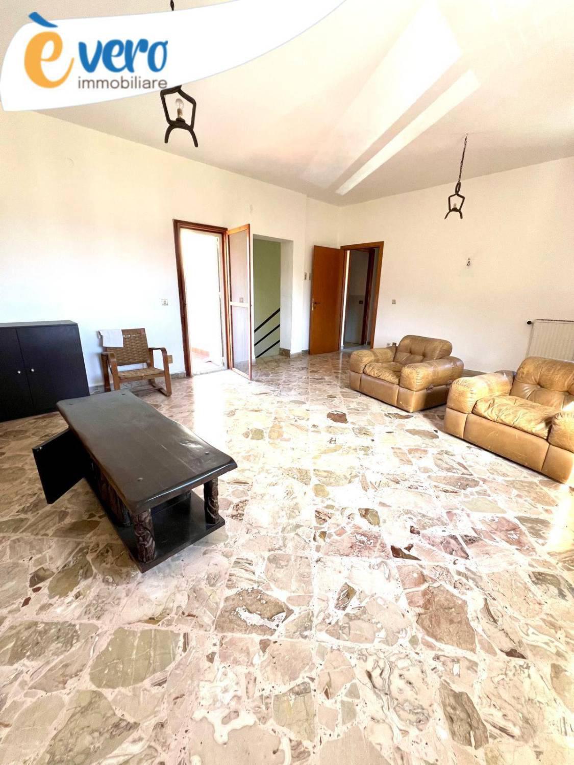 Villa con giardino a Palermo