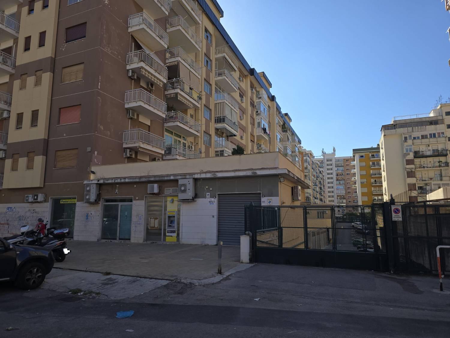 Negozio in affitto a Palermo