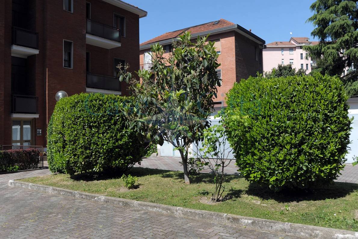 Box o garage in affitto a Milano, Rembrandt