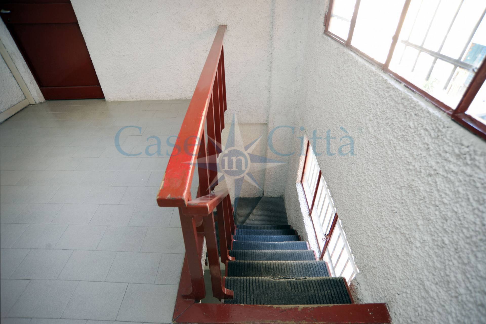 Locale commerciale in affitto a Milano, Rembrandt