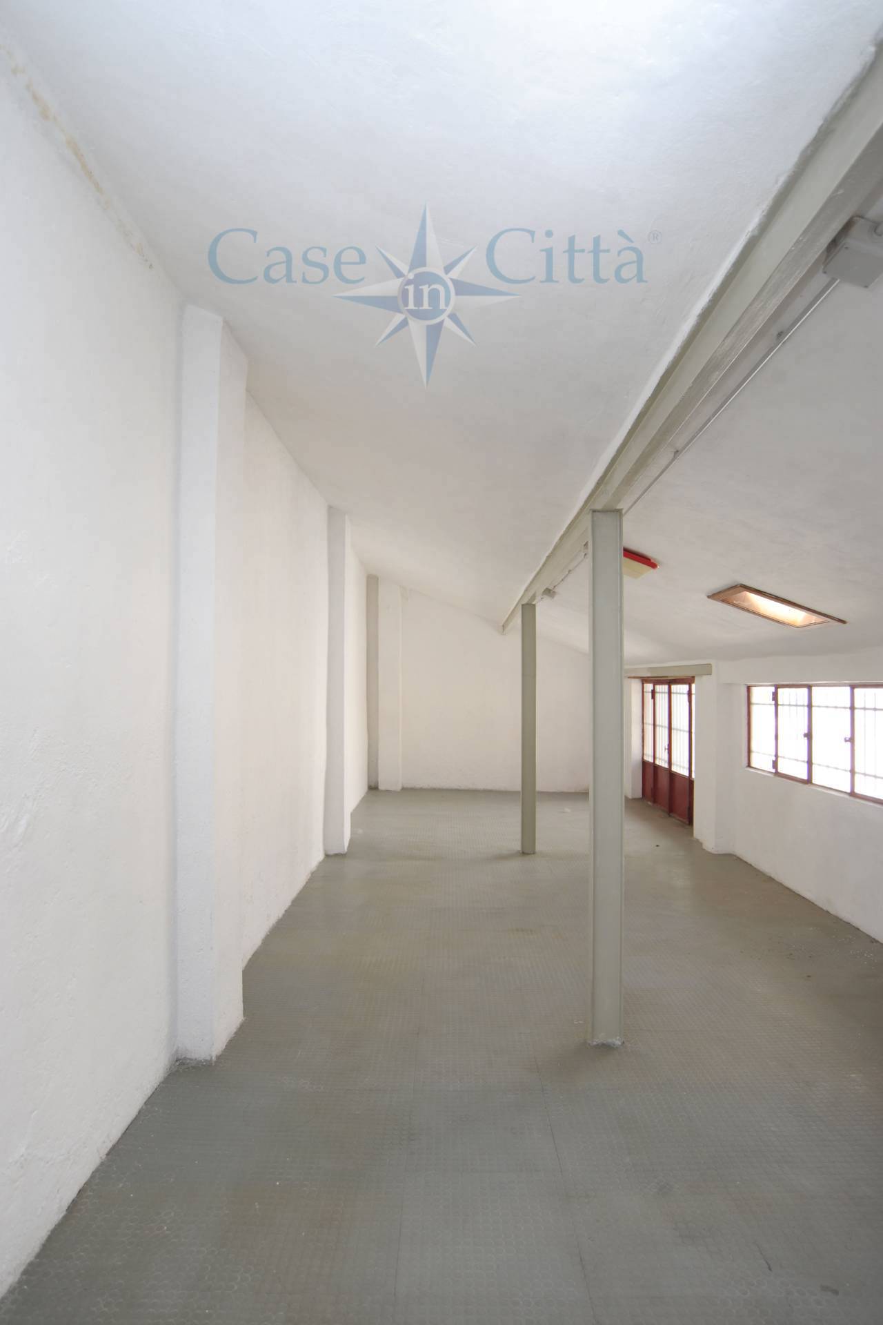 Locale commerciale in affitto a Milano, Rembrandt