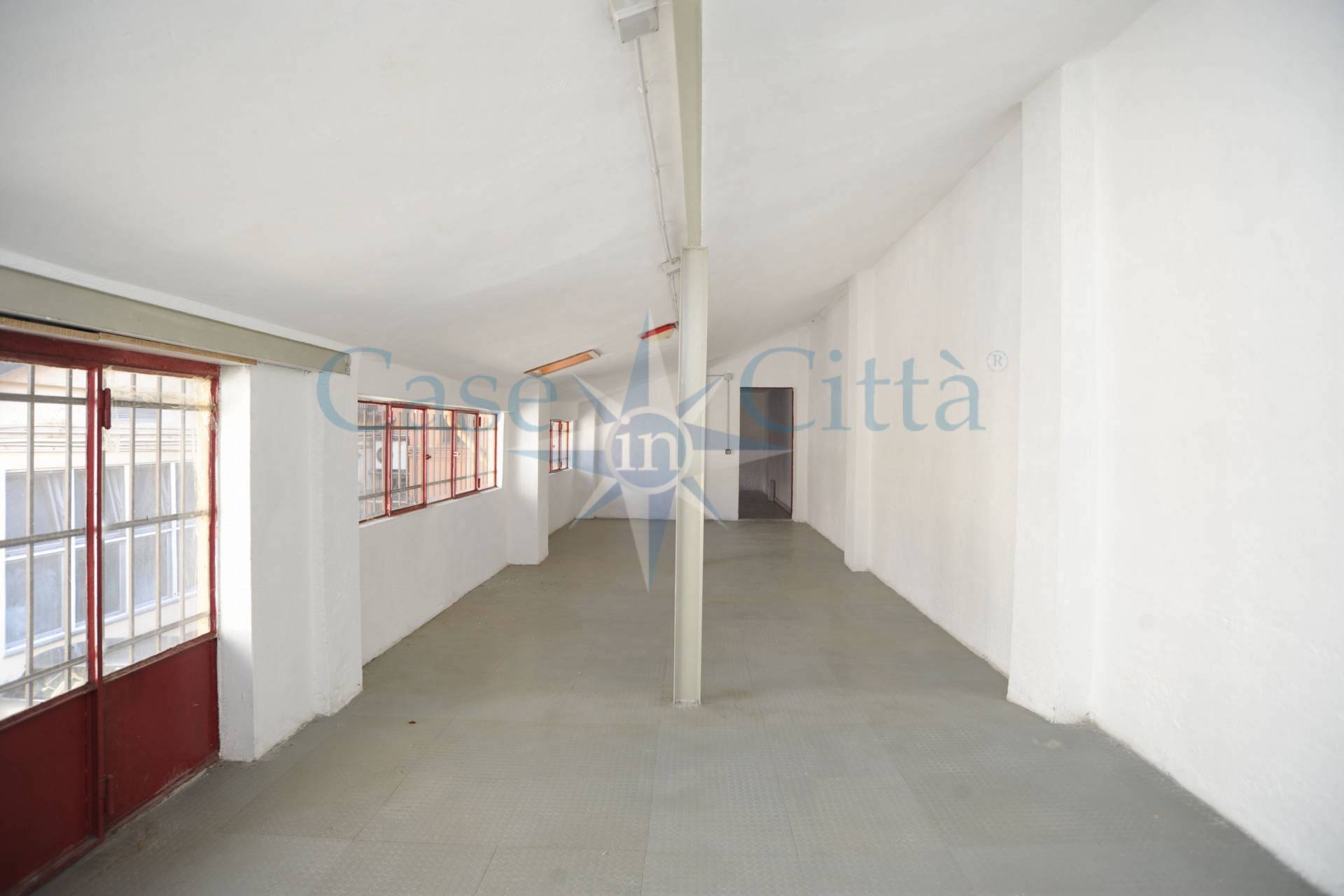 Locale commerciale in affitto a Milano, Rembrandt