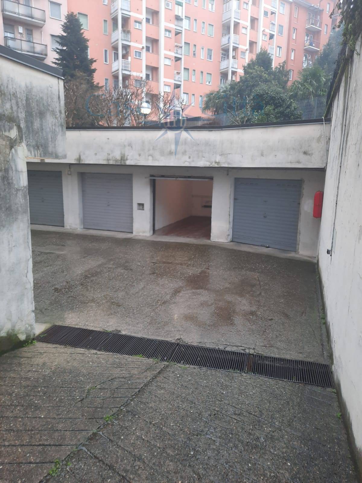 Box o garage in affitto a Milano, Rembrandt