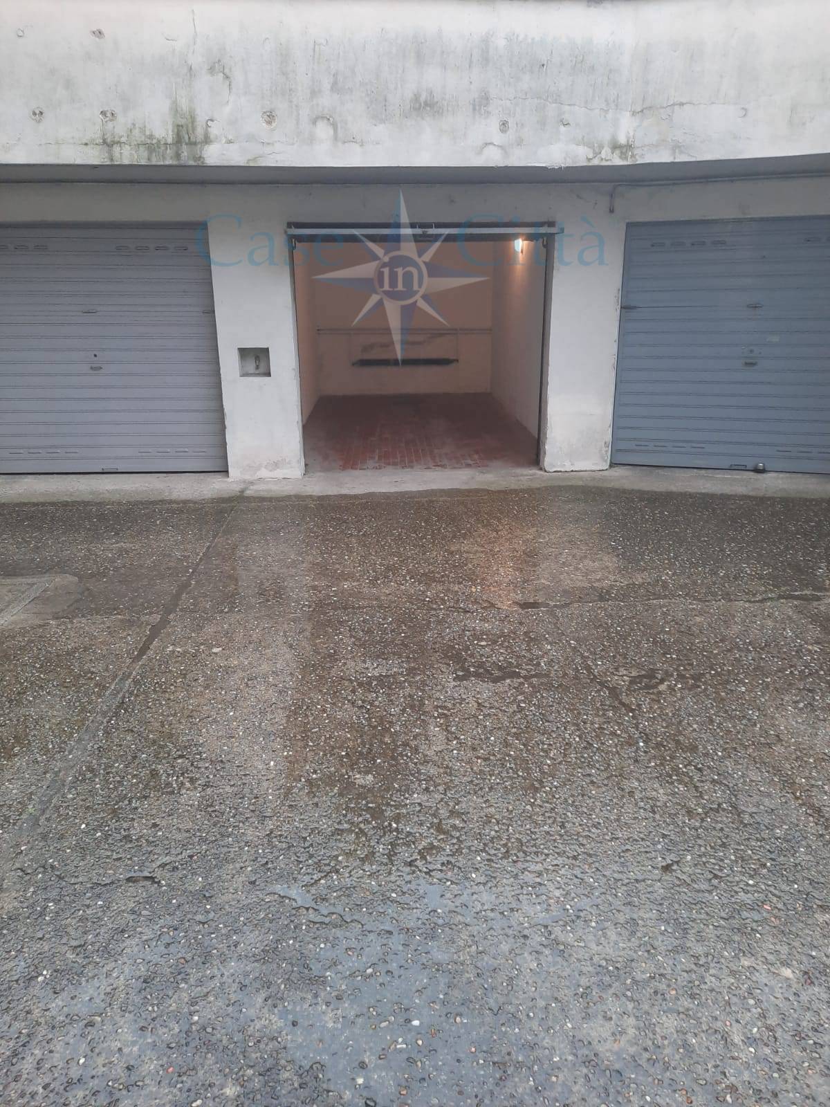 Box o garage in affitto a Milano, Rembrandt