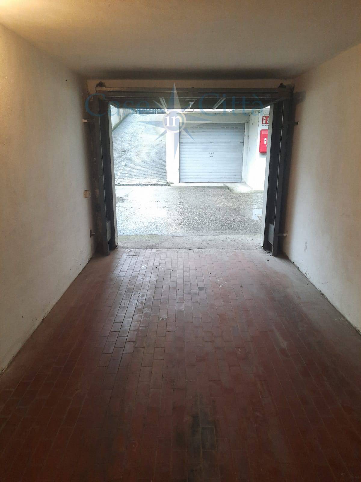 Box o garage in affitto a Milano, Rembrandt