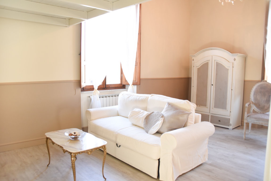 Trilocale arredato in affitto a Firenze