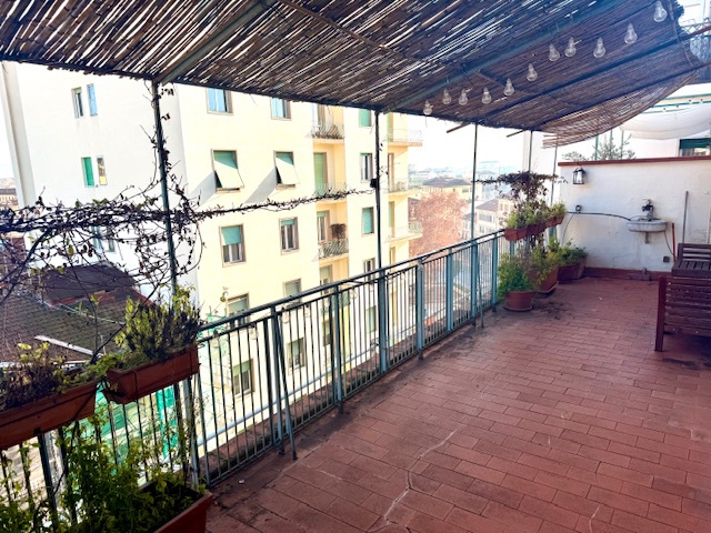 Trilocale arredato in affitto a Firenze