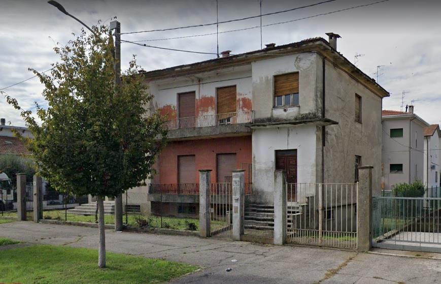 Appartamento da ristrutturare in piazzale monferrato 9, Mantova