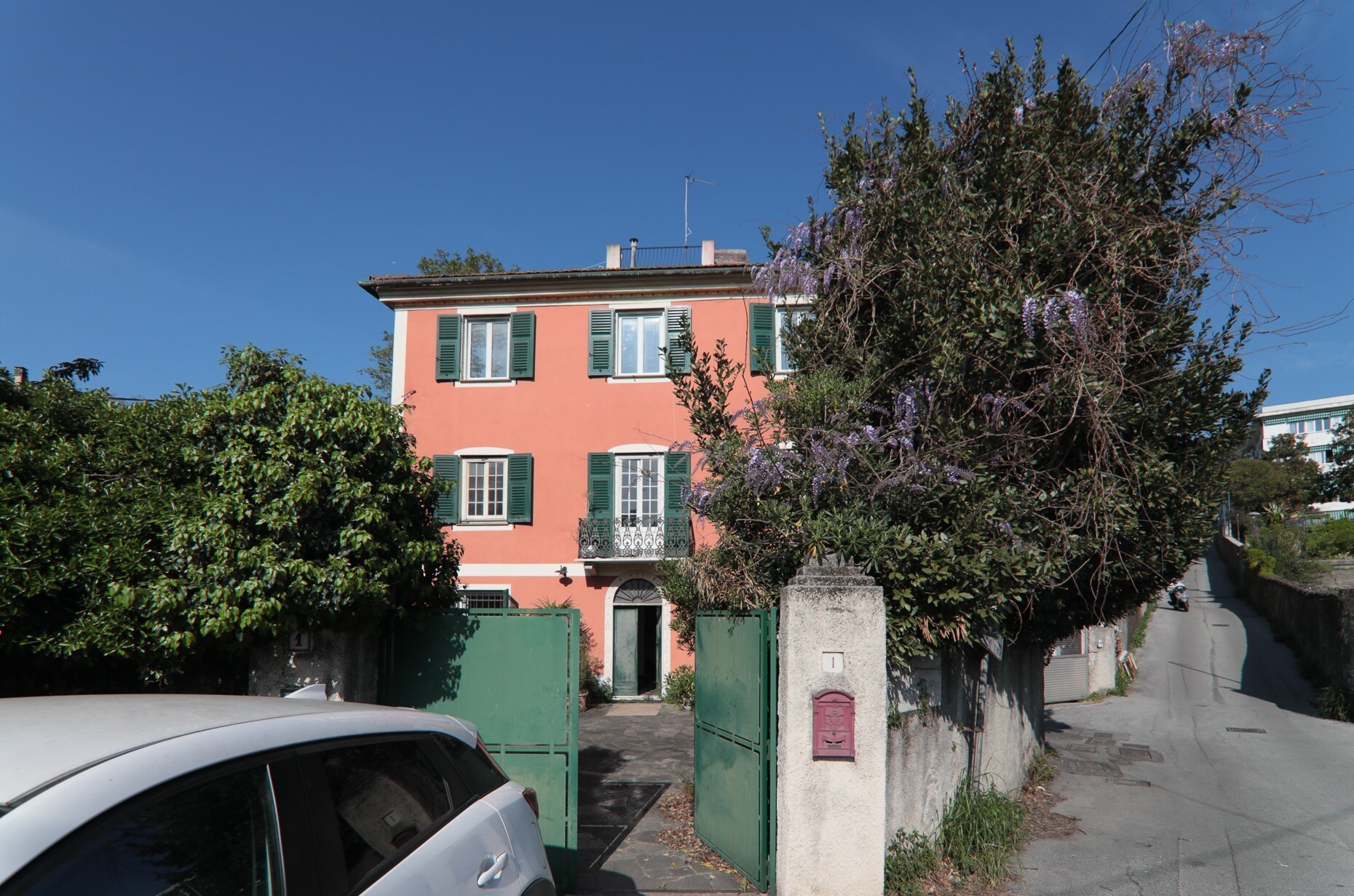Casa indipendente con giardino in via rocca dei corvi, Genova