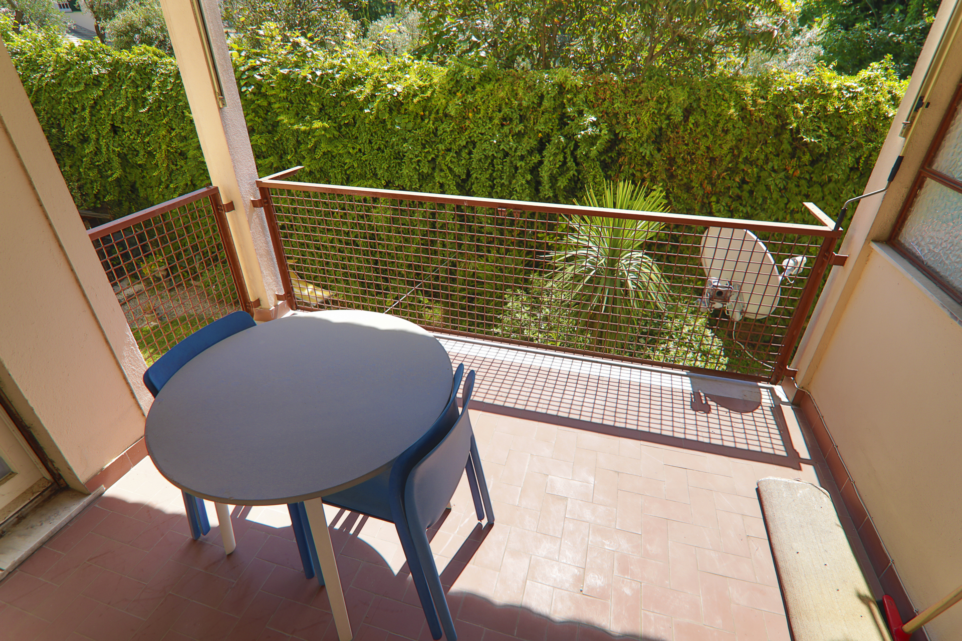 Appartamento con box in via stefano turr, Genova