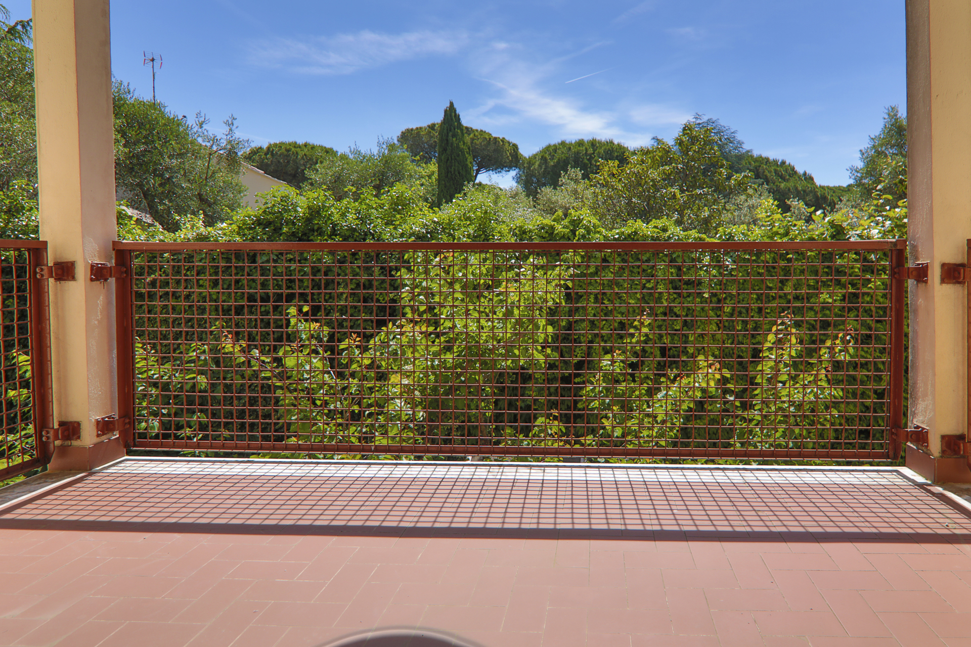 Appartamento con box in via stefano turr, Genova