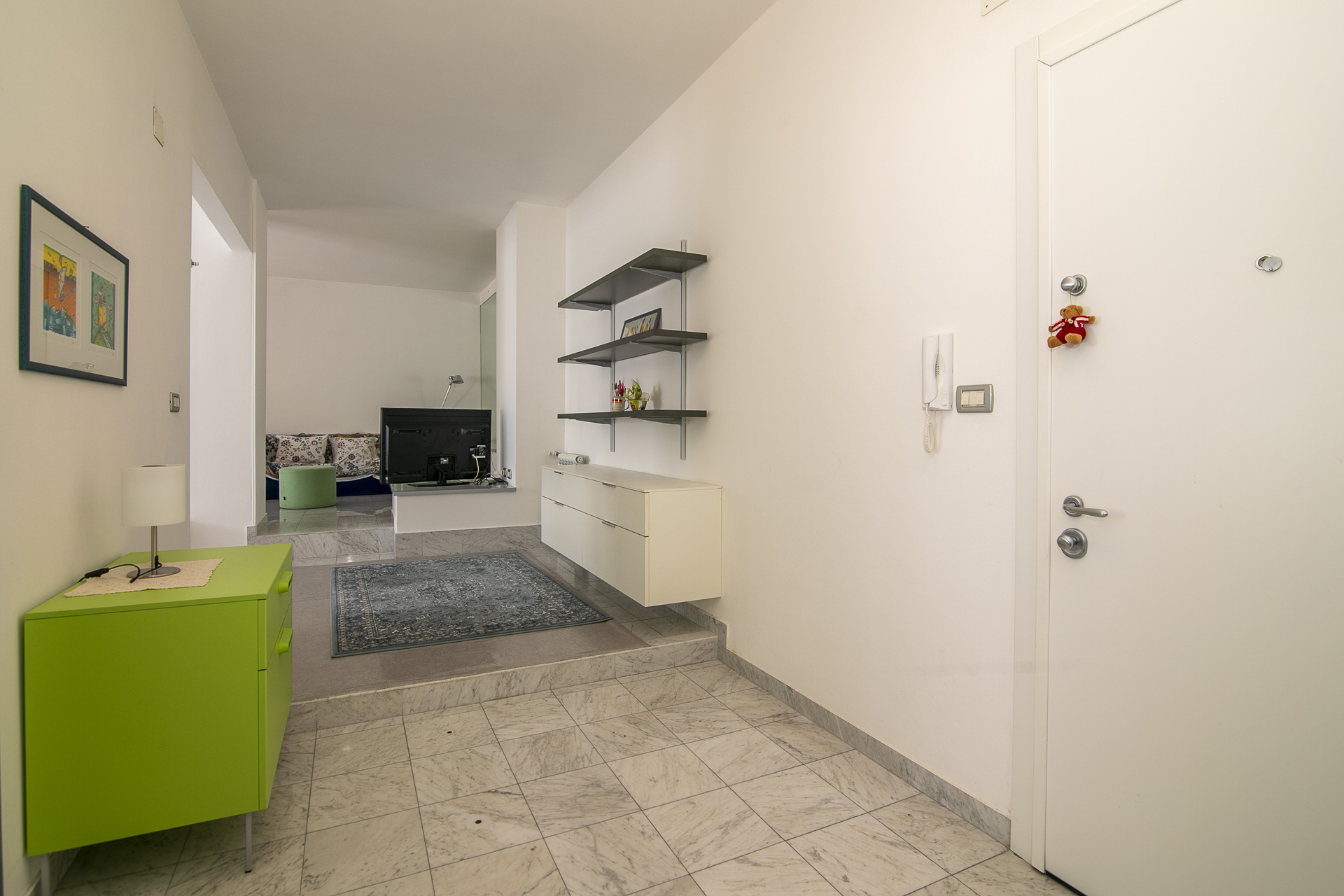 Appartamento con box in via stefano turr, Genova