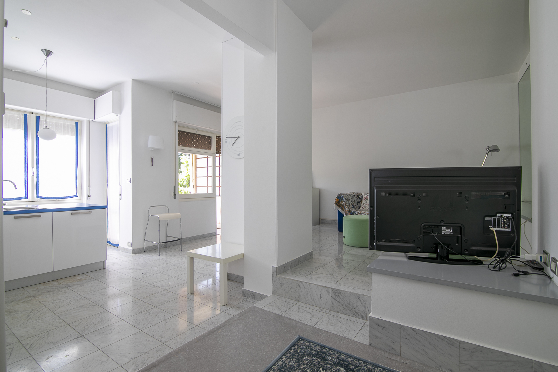 Appartamento con box in via stefano turr, Genova