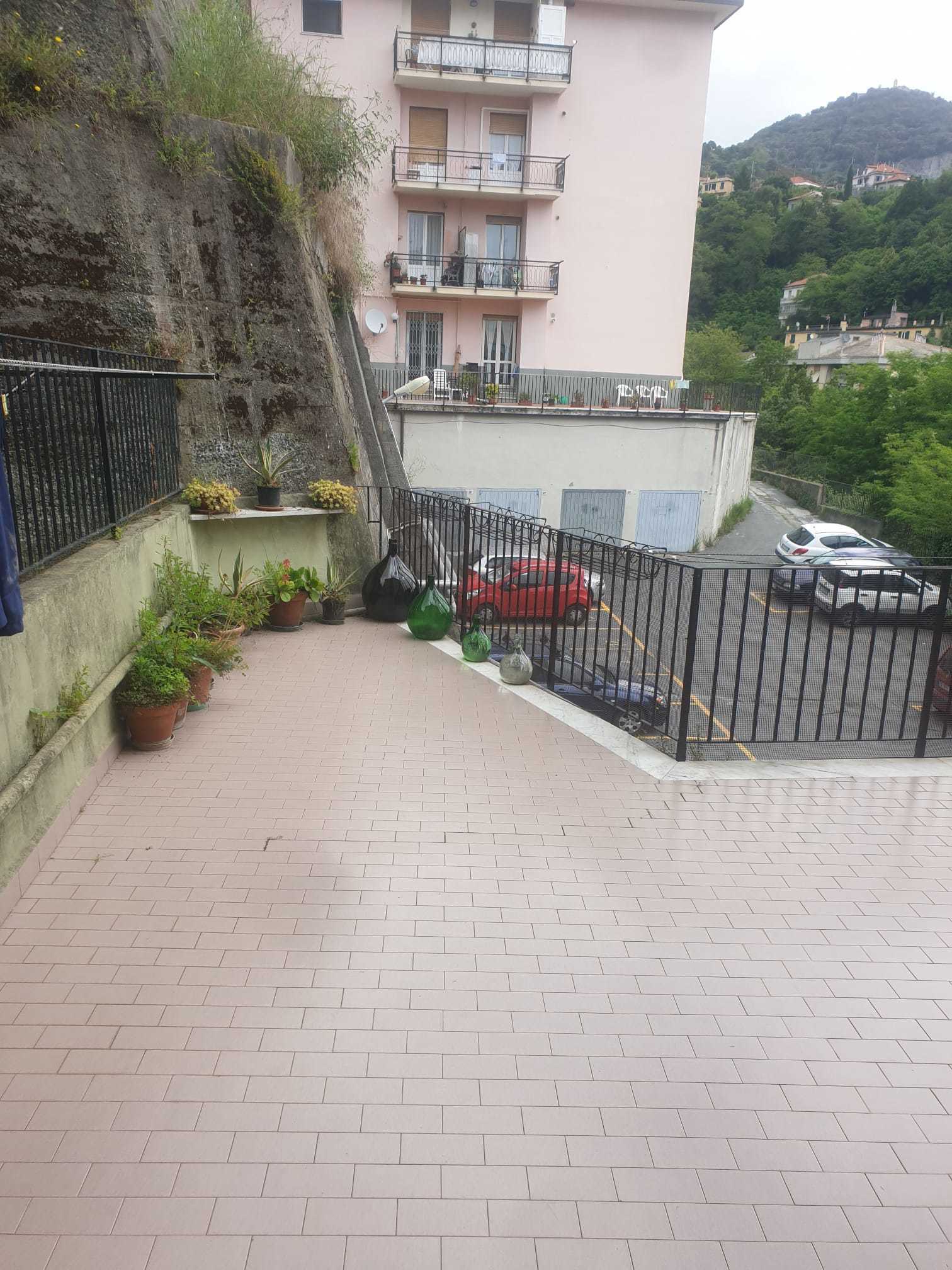 Appartamento con terrazzo in via sant'alberto, Genova