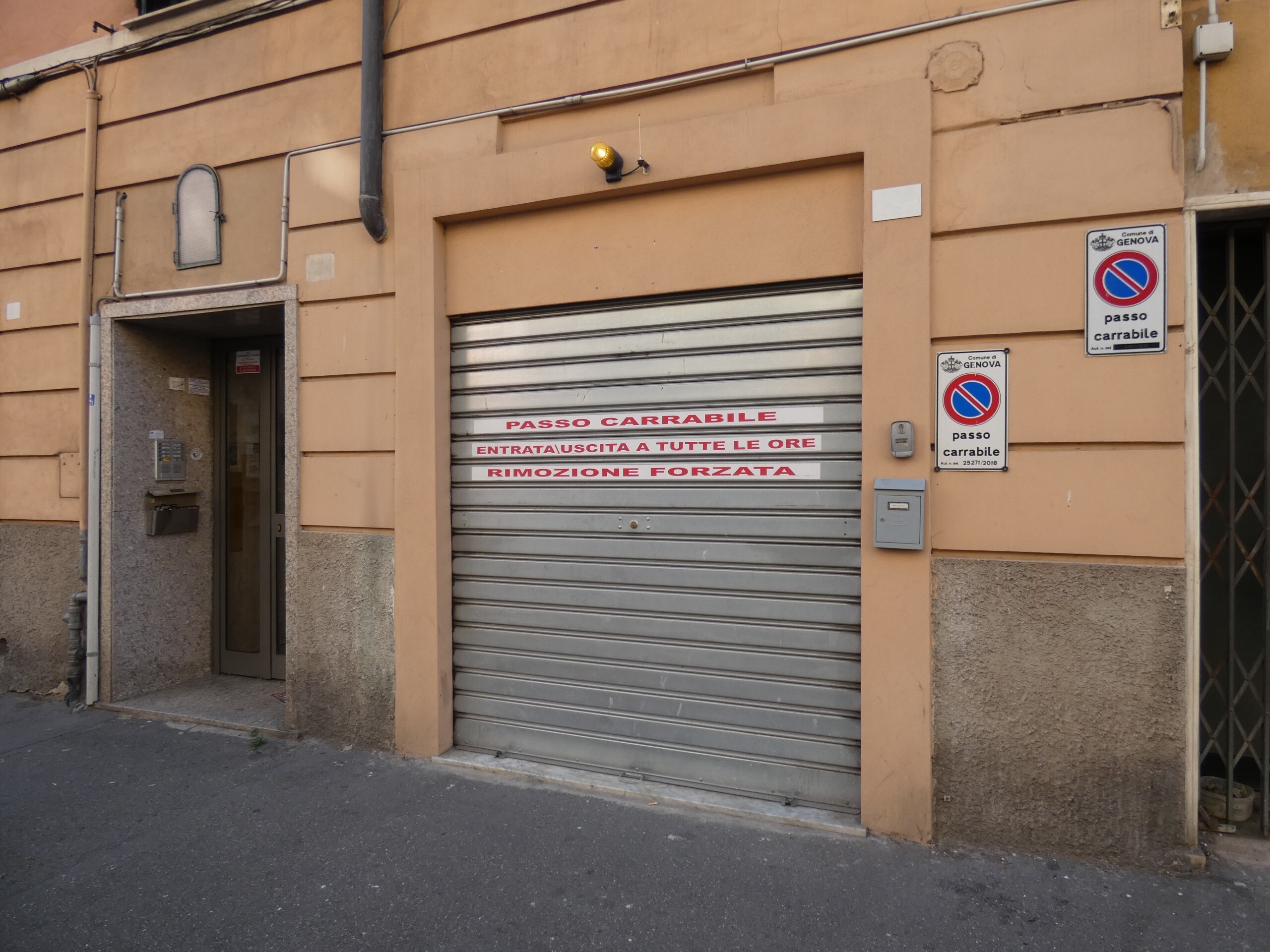 Box/Garage 31mq in vendita in via walter fillak, Genova