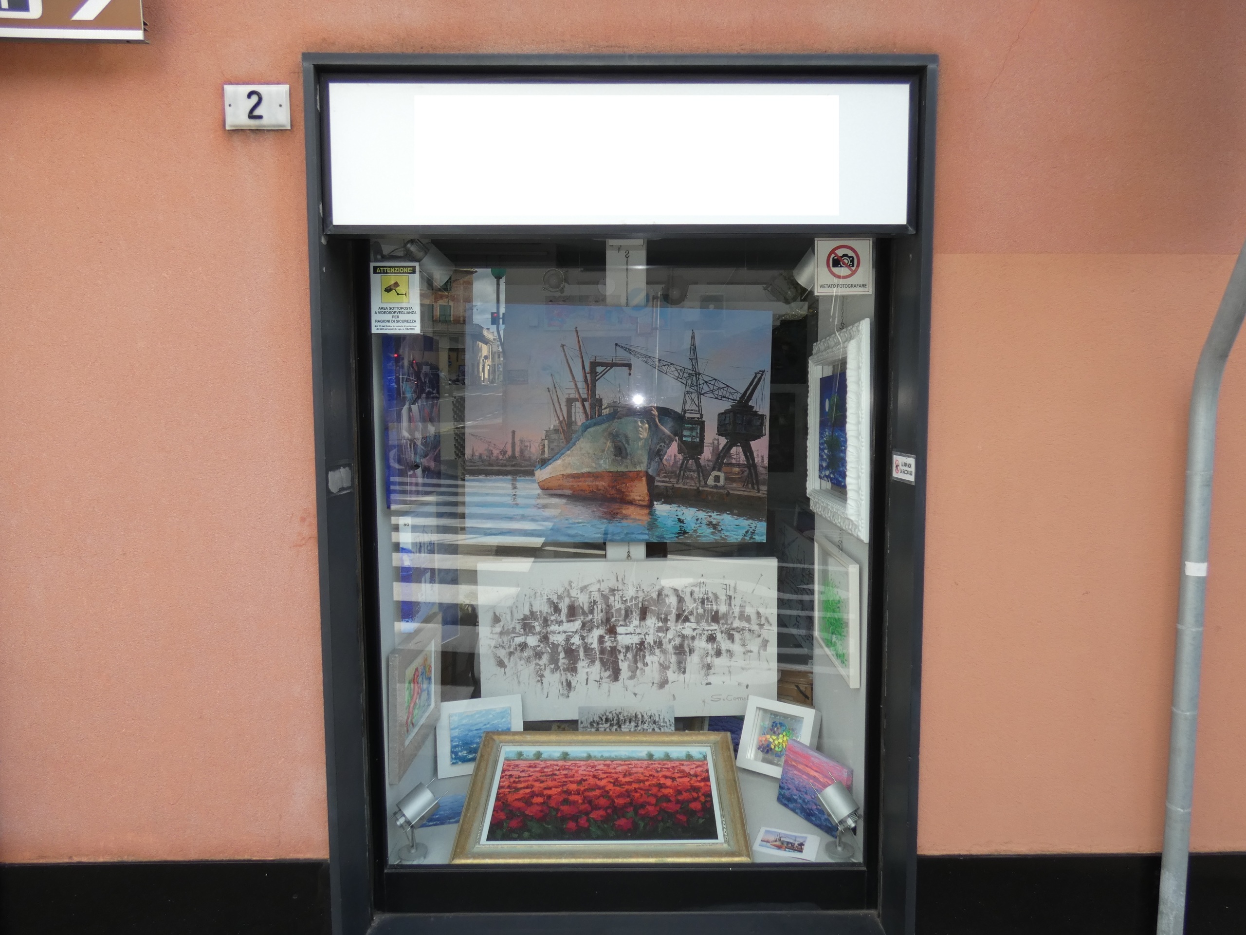 Locale commerciale in affitto in via dei mille, Genova