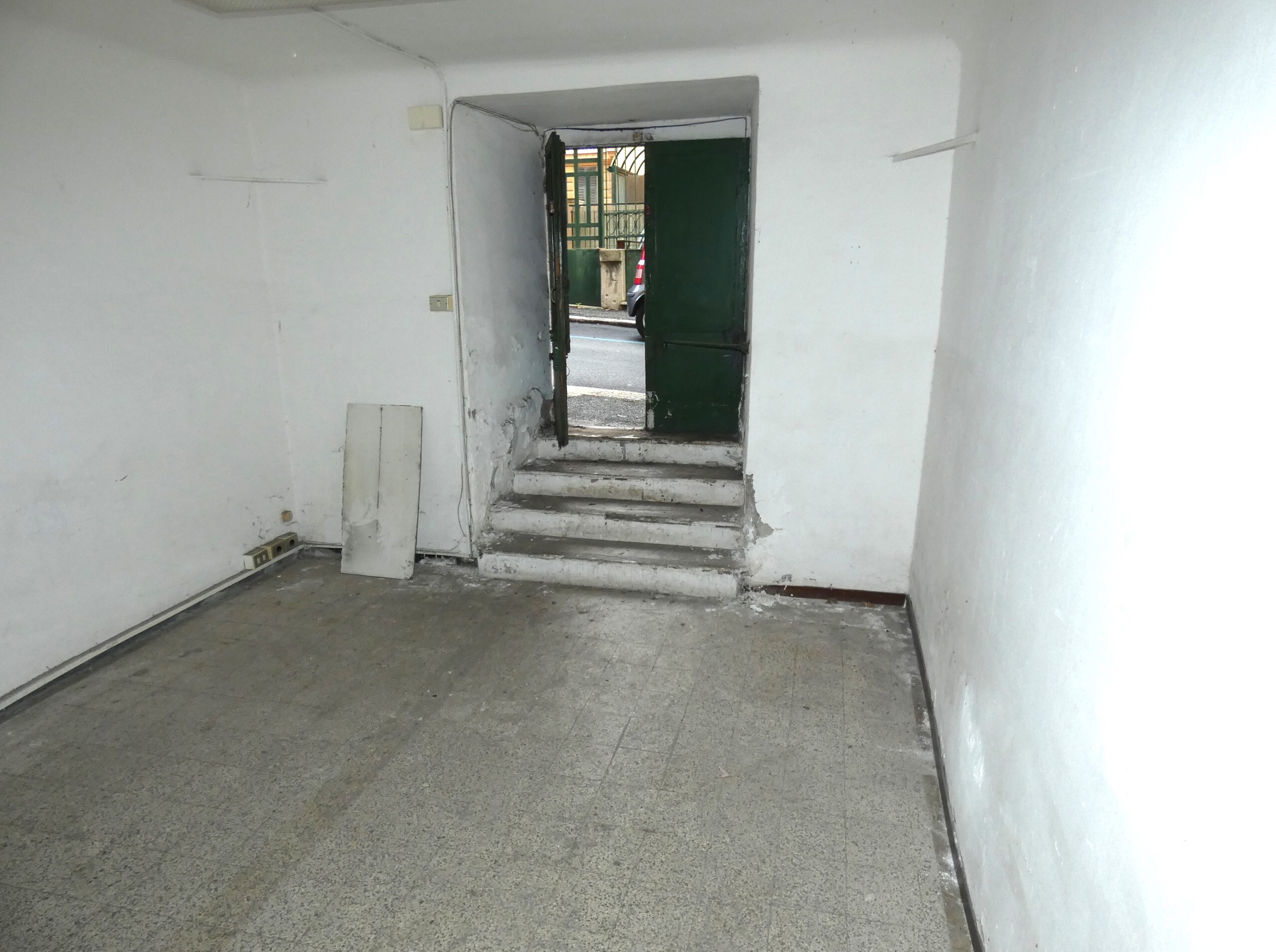 Magazzino in vendita in via goito, Genova