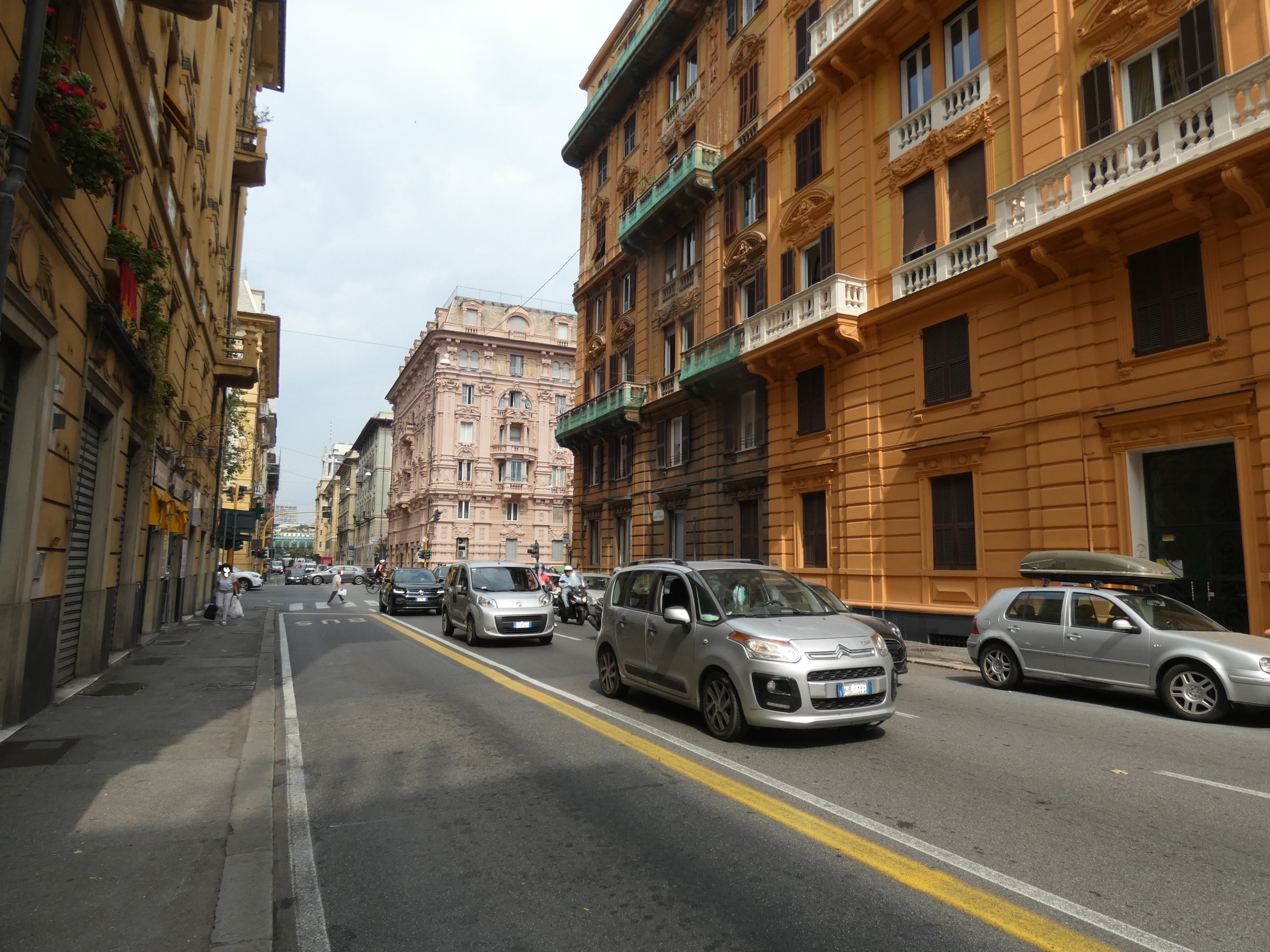 Posto auto scoperto in affitto in via giovanni tomaso invrea, Genova