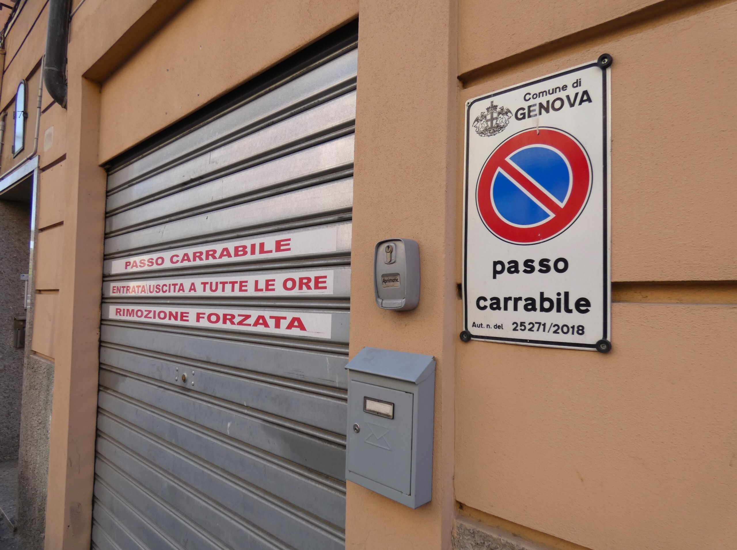 Magazzino in vendita in via walter fillak, Genova