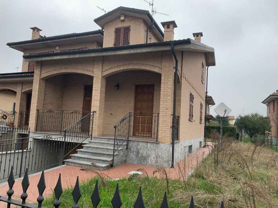 Casa indipendente con giardino in viale della vittoria, Stazzano
