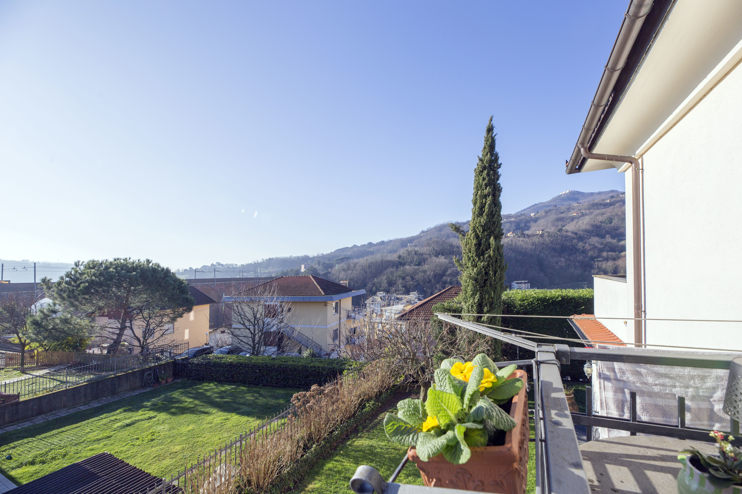 Appartamento con giardino in via campomorone, Genova