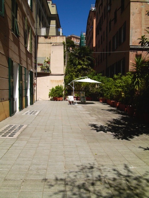 Appartamento con terrazzo in via caffaro 32a, Genova