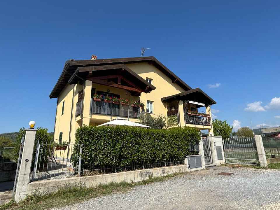 Appartamento con terrazzo in localit� piovera 60, Stazzano