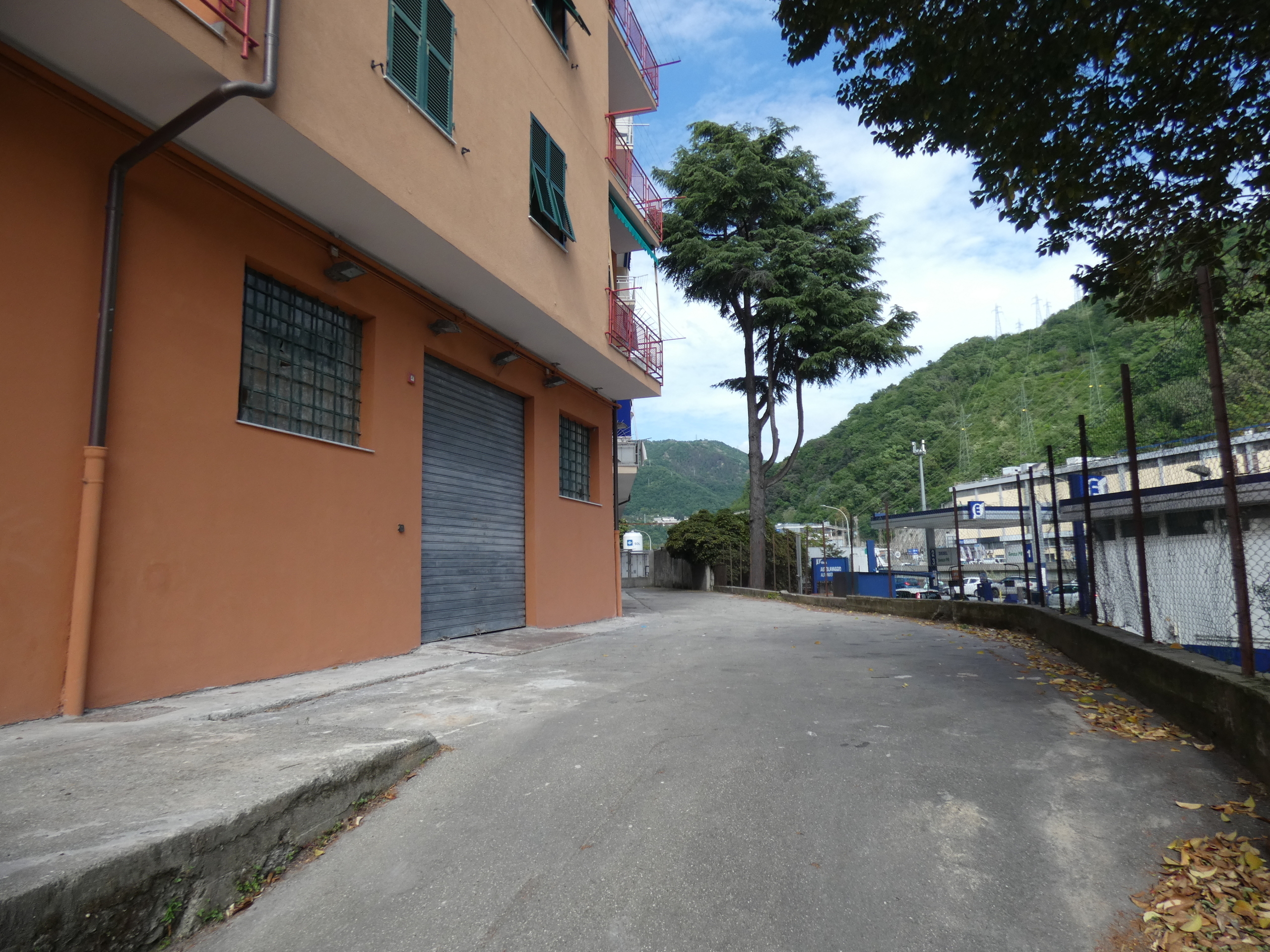 Locale commerciale in affitto in via piacenza, Genova