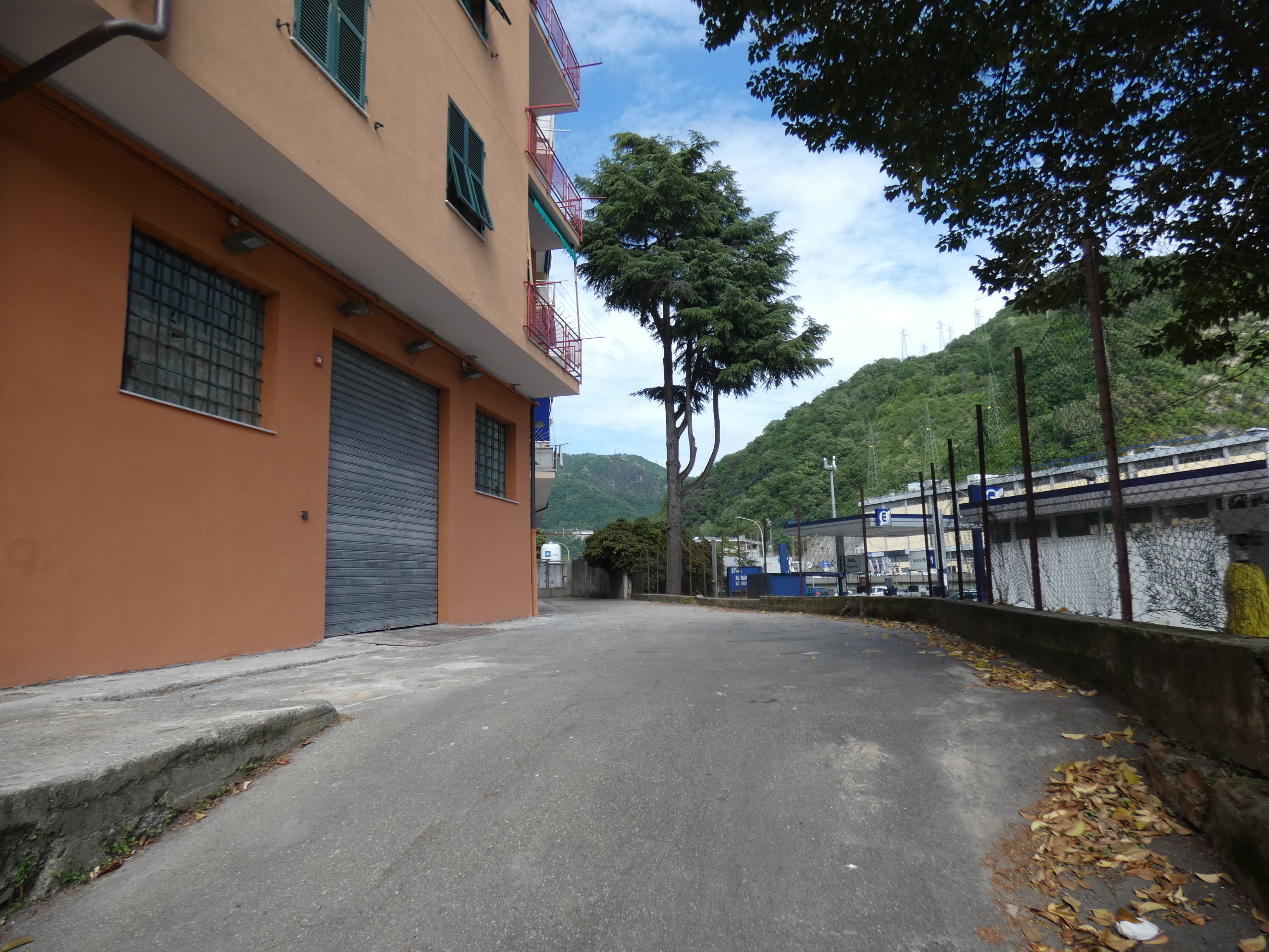 Locale commerciale in affitto in via piacenza, Genova