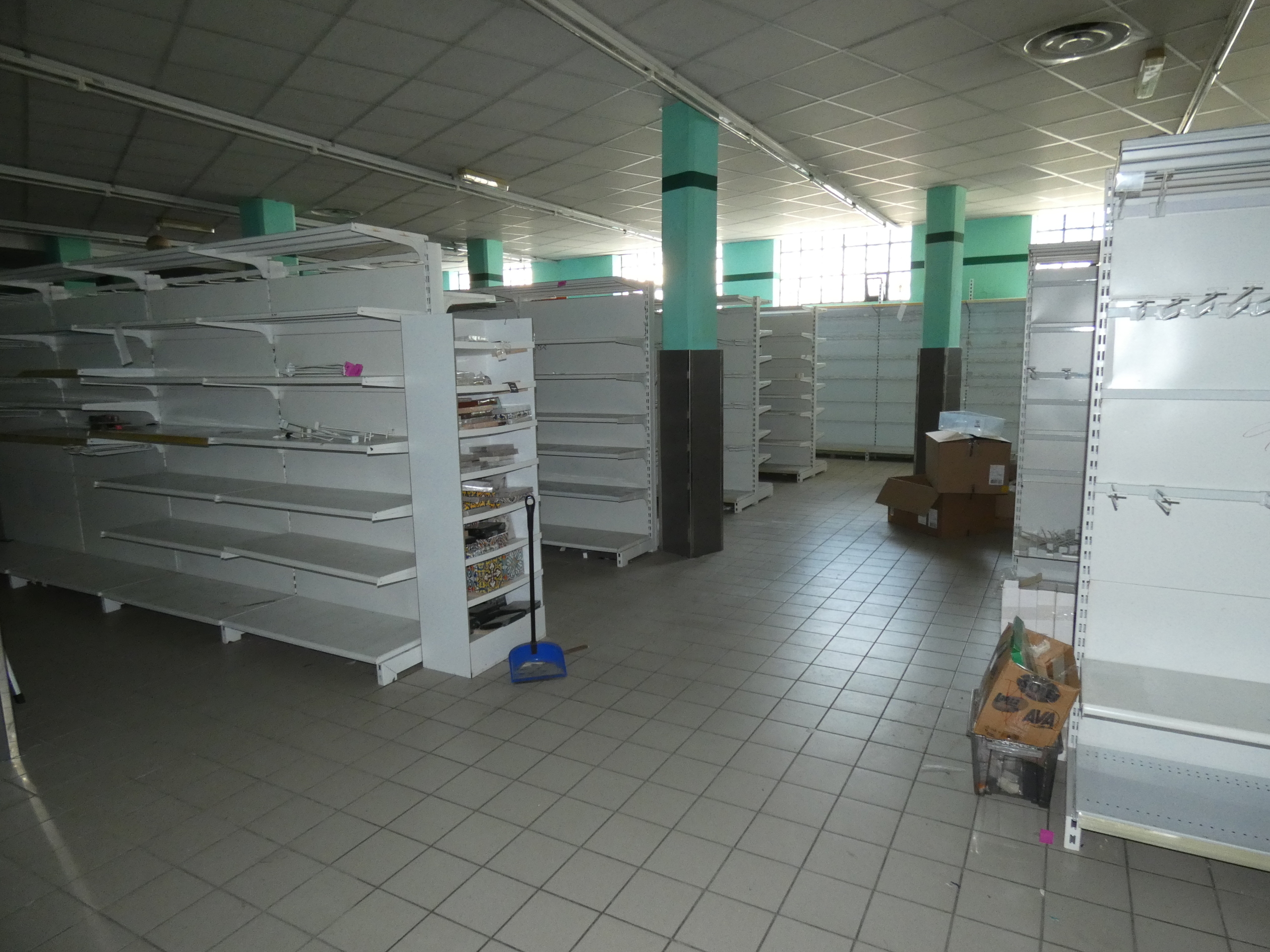 Locale commerciale in affitto in via piacenza, Genova