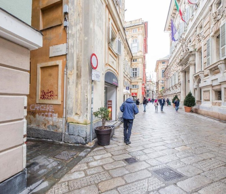 Bilocale ristrutturato in vico salvaghi, Genova